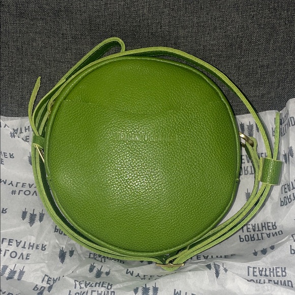 Portland Leather Handbags - Portland Leather MANTIS Small Circle Crossbody